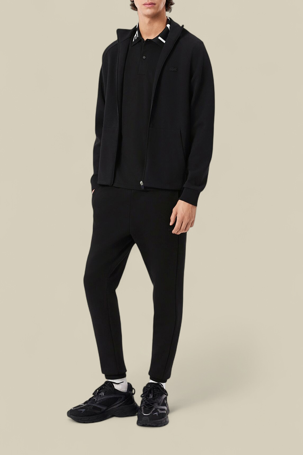 תמונת כל הלוק של מכנסי ג'וג סלים פיט